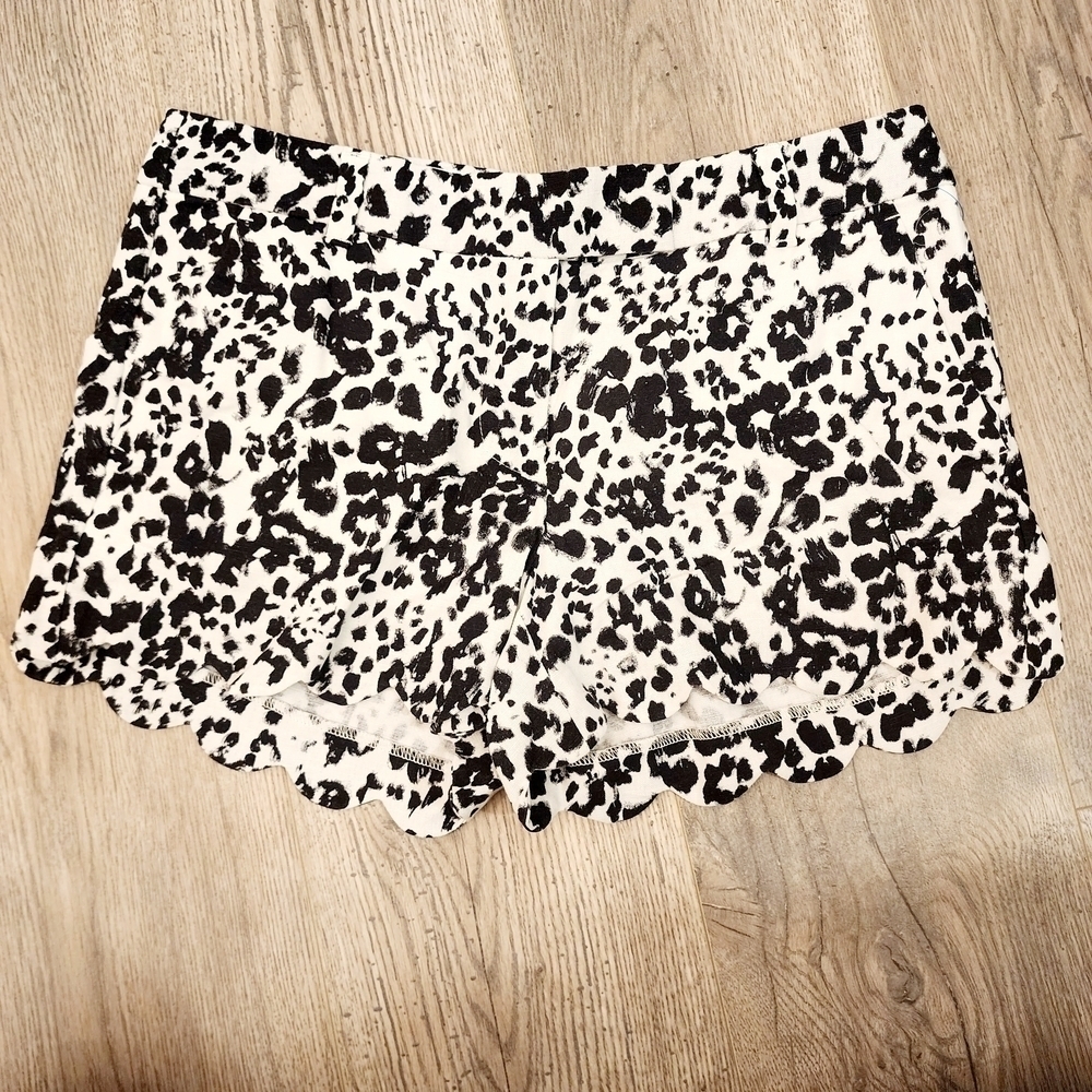 J. Crew White Black Leopard Print Scalloped Linen Cotton Shorts Women's Size 6